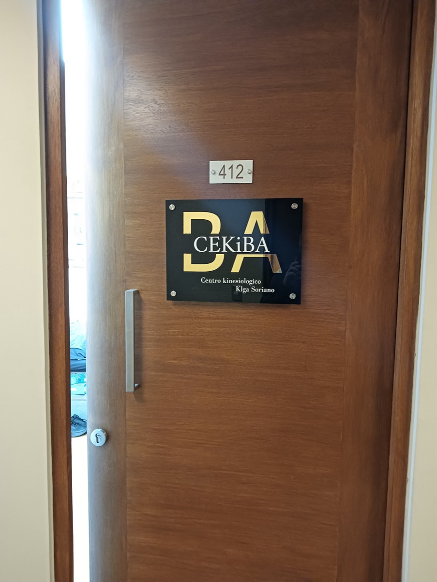 Entrada de CEKIBA, oficina 412